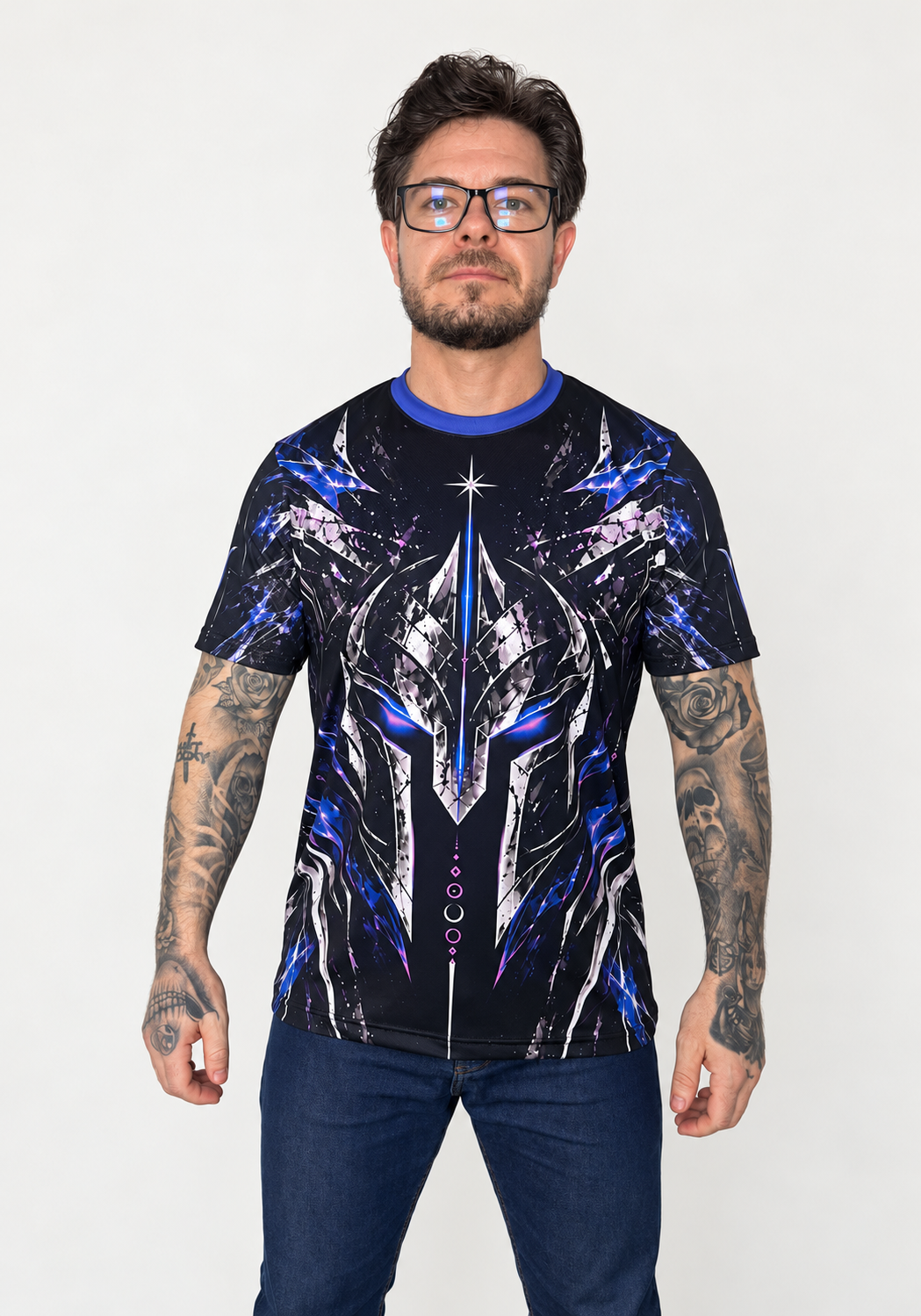 Modelo usando Camiseta Armadura do Foco de frente